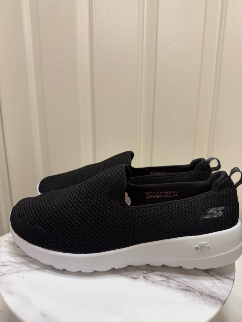 Skechers GOwalk Slip-On Womens Sneakers in Black 10 - Picture 4 of 9